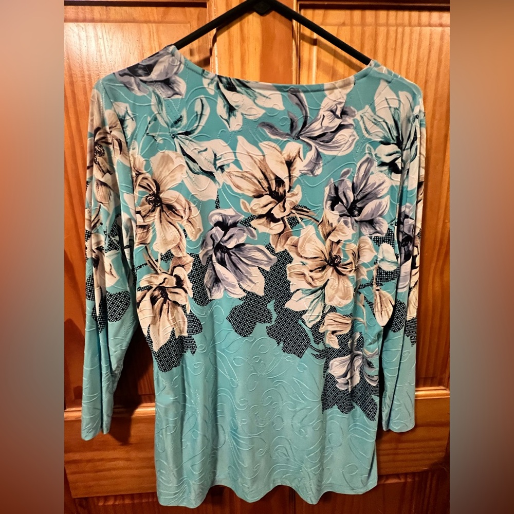 Womens’s 3/4 Sleeve top